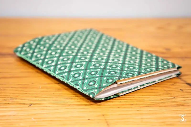 Chain Stitch with Pockets - A5 - Smooth Laser - Apron Pattern Green - Star Flower Small Green - Journal