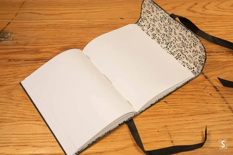 Long Stitch - A5 - Smooth Laser White - Cellula Black/Grey - Squares Black/Natural - Journal