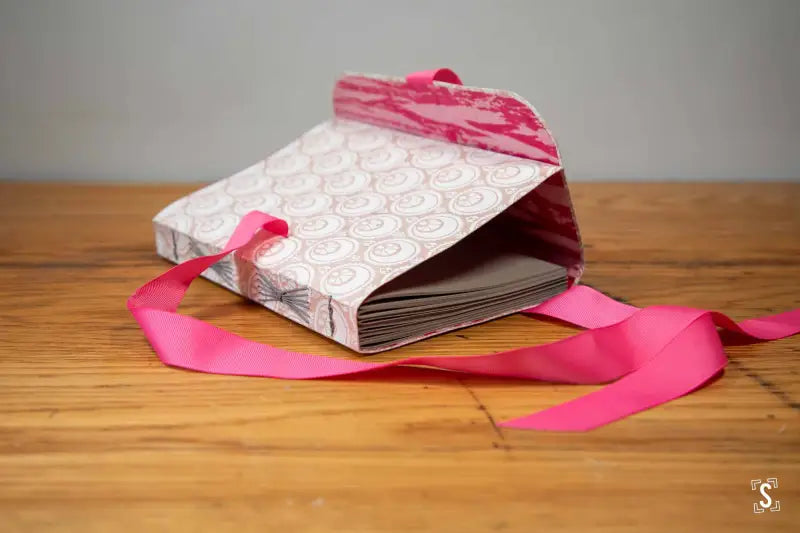 Long Stitch - Journal - A5 - Materica Clay - Pendant Soft Pink - Sakun Electric Striation Rose - Journal