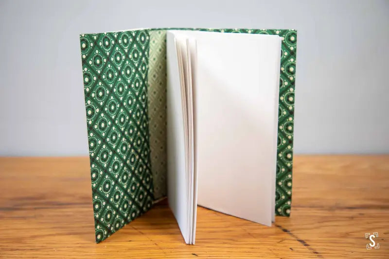 Chain Stitch with Pockets - A5 - Smooth Laser - Apron Pattern Green - Star Flower Small Green - Journal